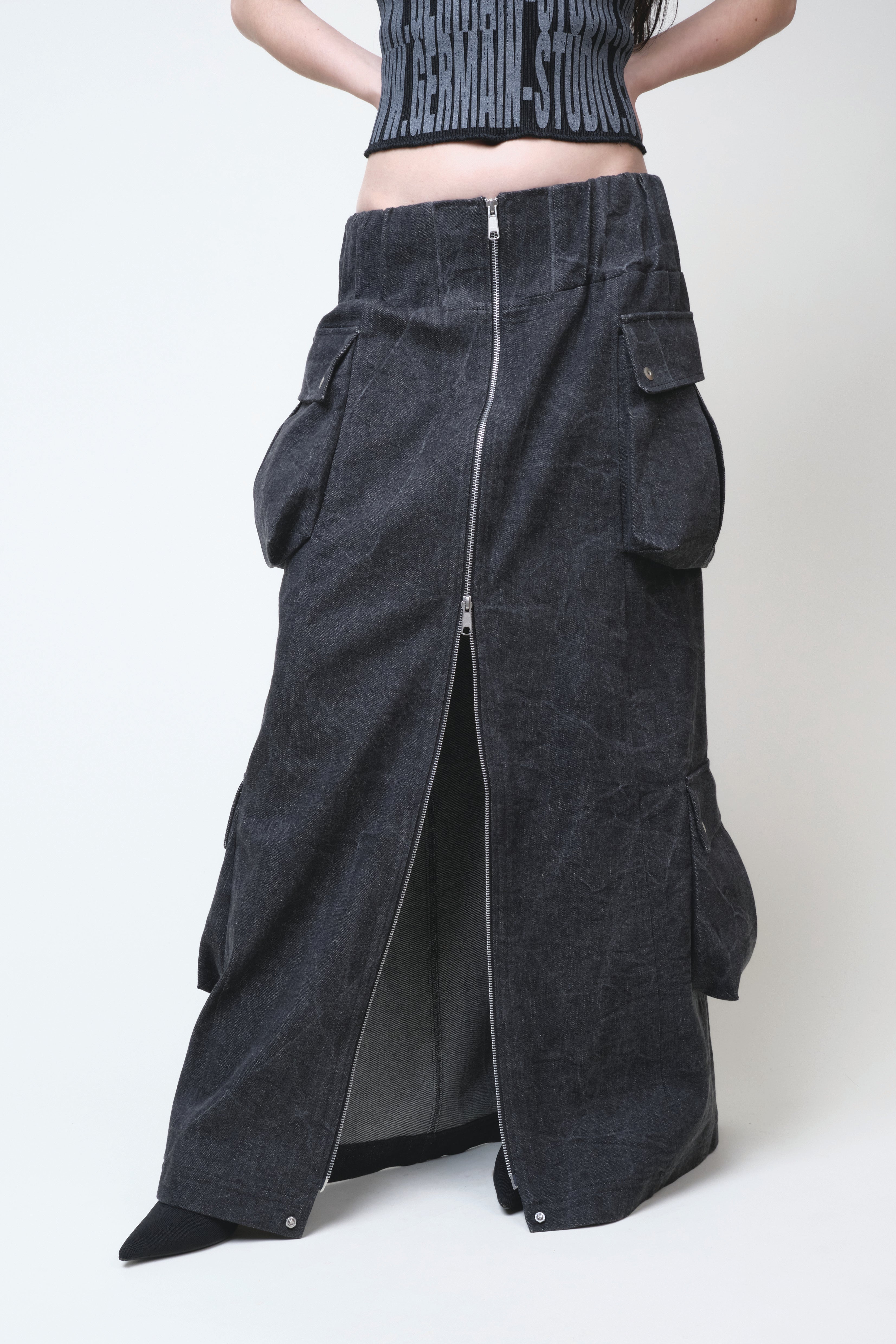 CARGO ZIPPER SKIRT WASHED BLACK DENIM
