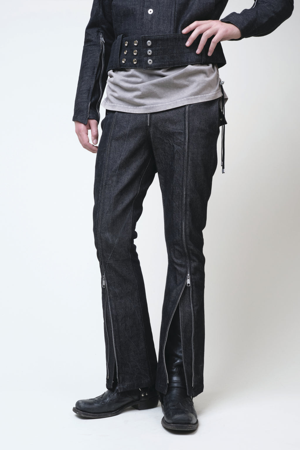 FULL ZIPPER BOOTCUT WASHED DENIM
