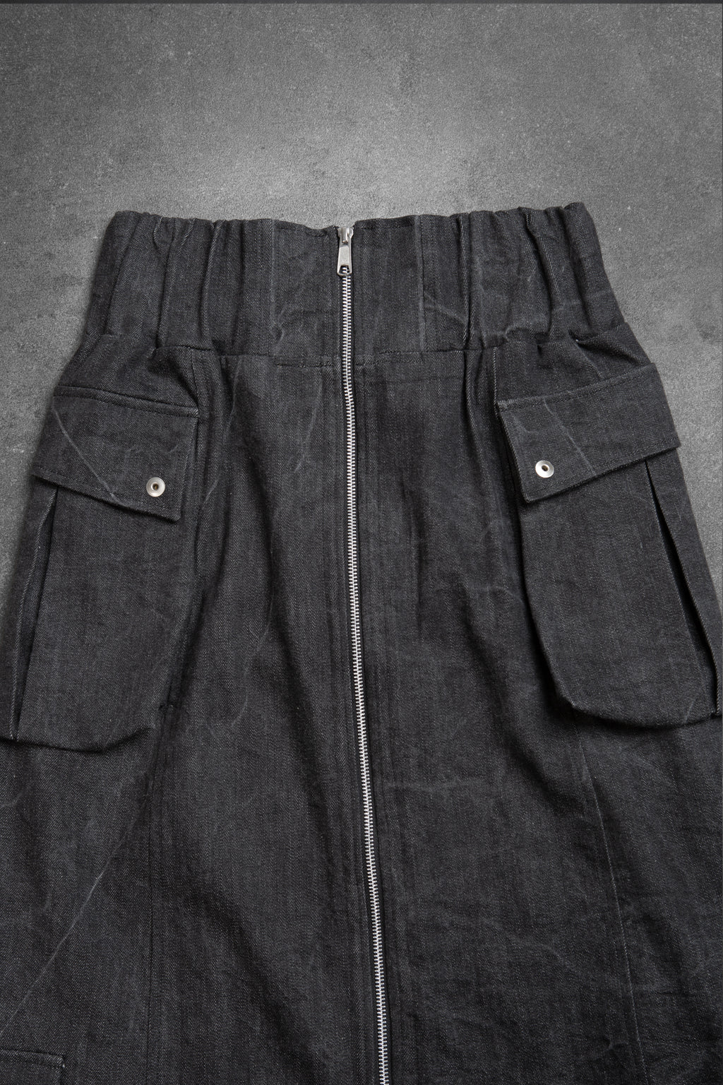 CARGO ZIPPER SKIRT WASHED BLACK DENIM