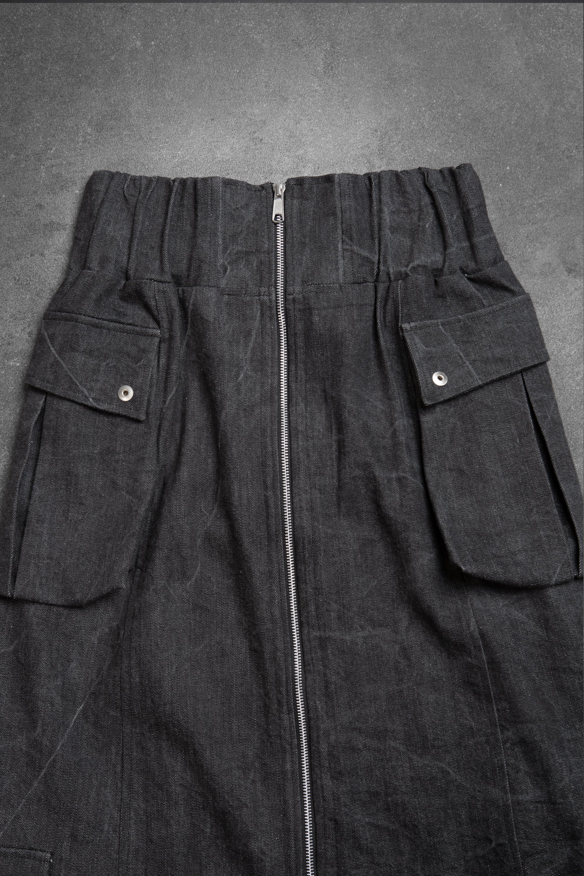 CARGO ZIPPER SKIRT WASHED BLACK DENIM