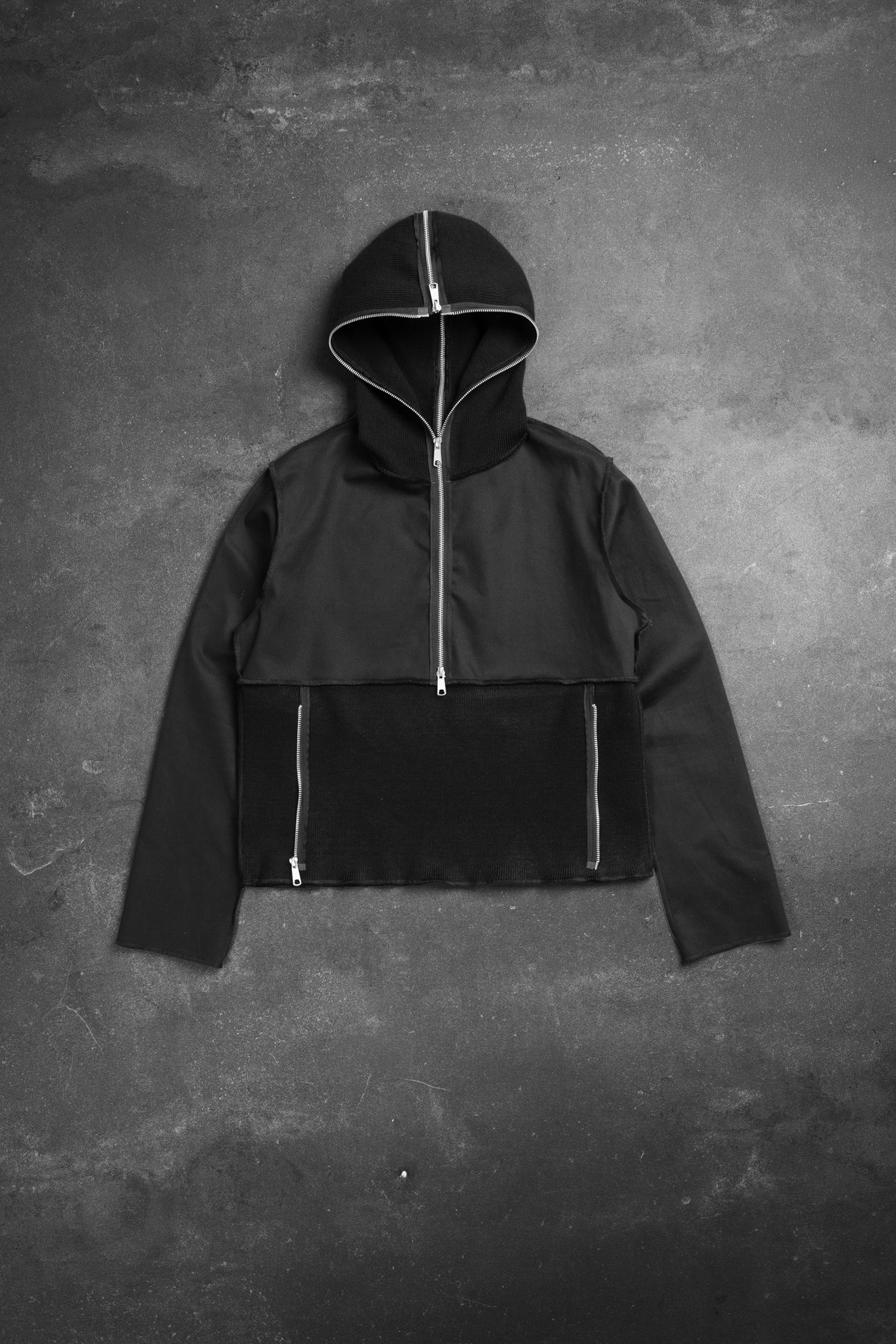 MULTI ZIPPER HOOD BLACK