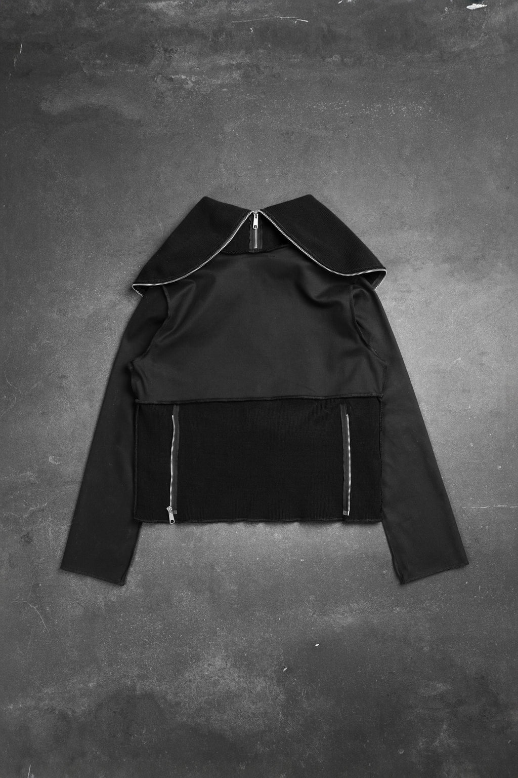 MULTI ZIPPER HOOD BLACK