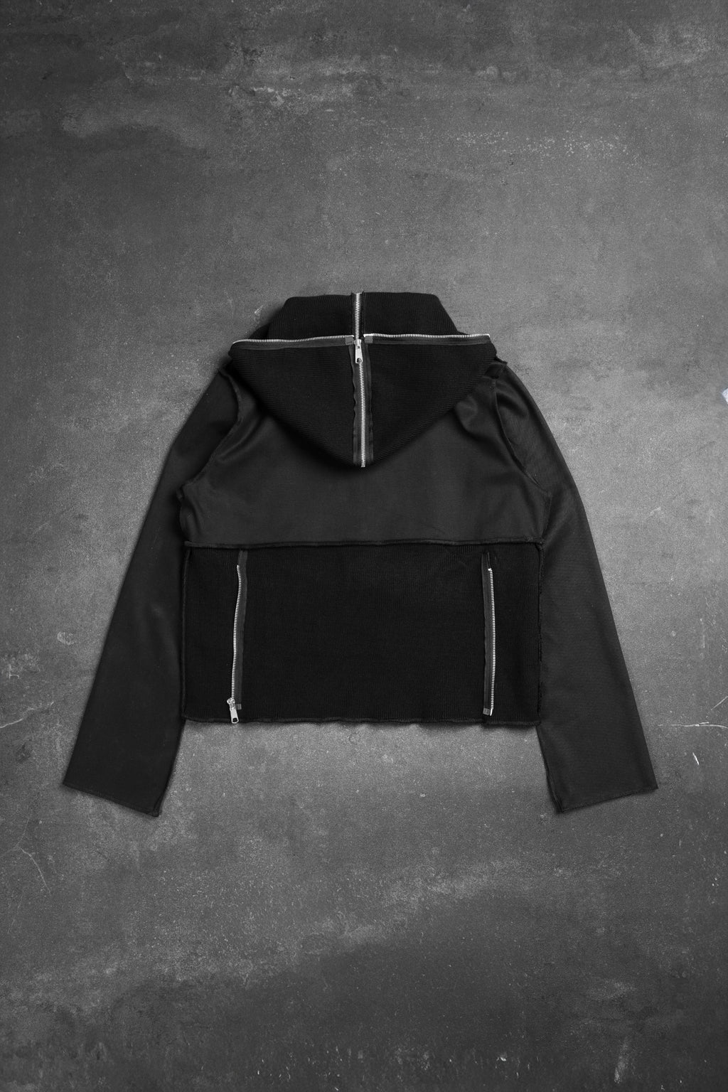 MULTI ZIPPER HOOD BLACK