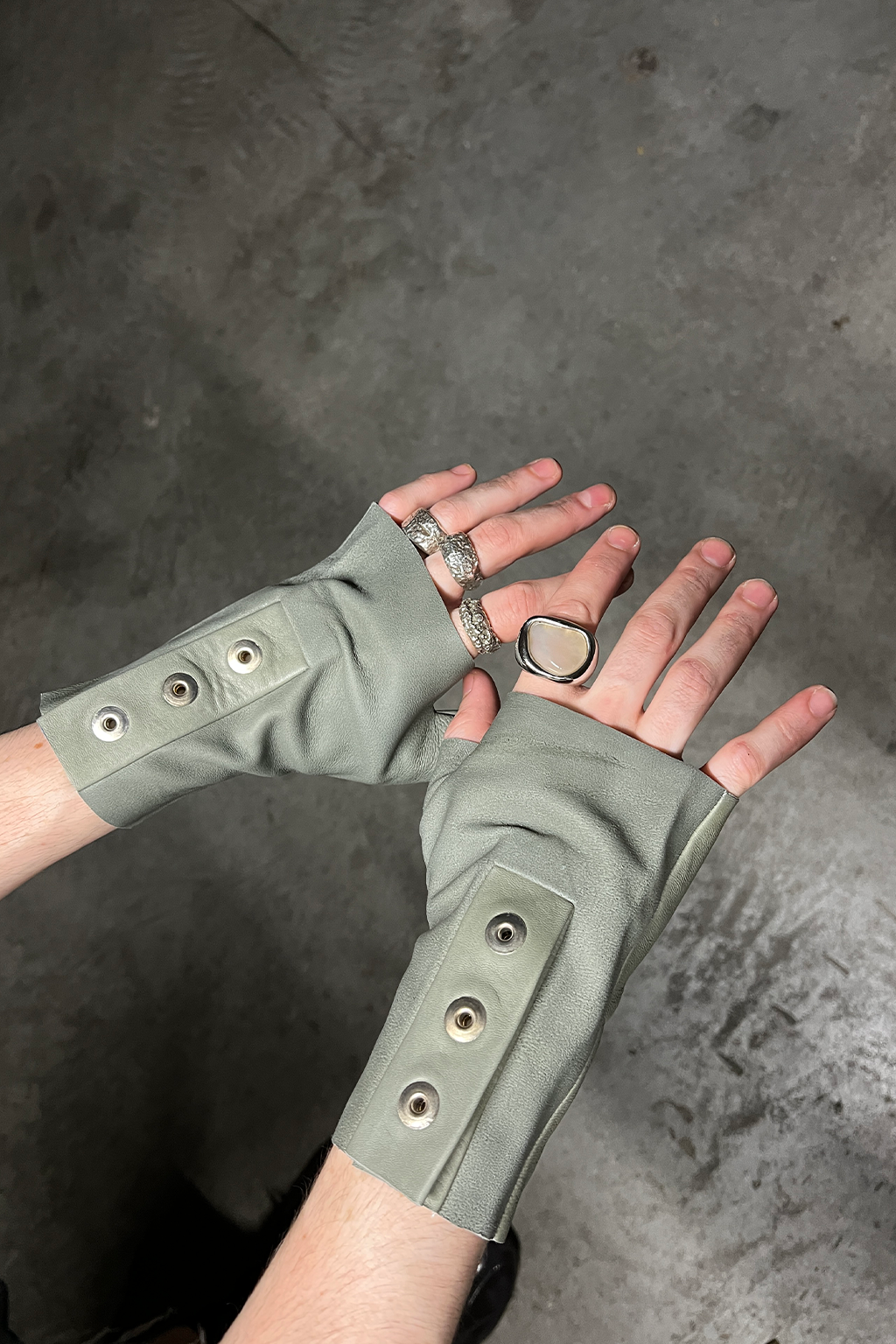 OXYDE leather gloves